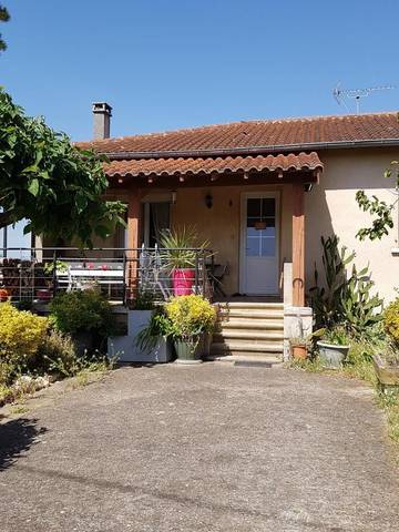Location de vacances pour 6 personnes, avec vue et terrasse, animaux acceptés à Aussac
