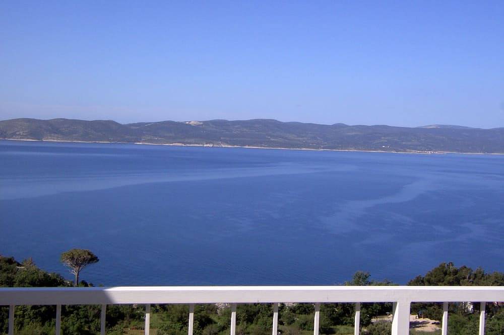 Neu saniert nach deutschen Standart, historische Terrasse mit Blick aufs Meer, in Brela, Makarska Riviera