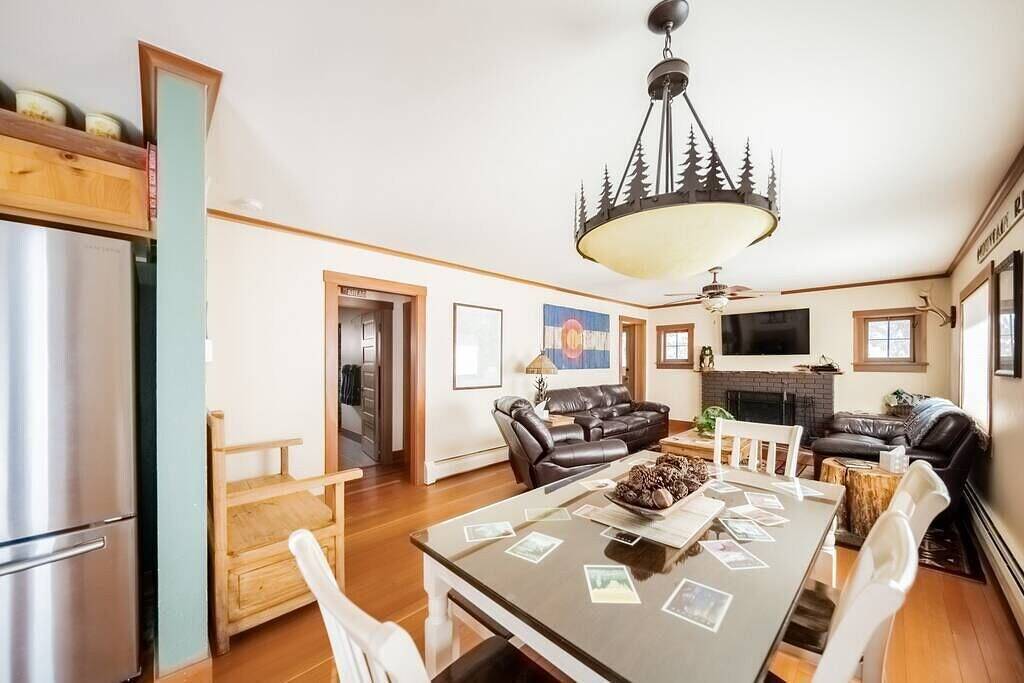 New hot tub! Downtown cabin w/ king bed, views in Estes Park, Larimer County