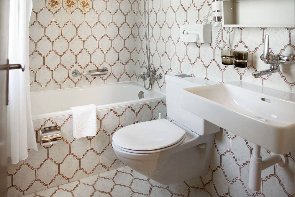 Ganze Wohnung, Herrliche Wohnung für 4 Gäste mit Pool, W-Lan, Tv, Balkon und Panoramablick in Falera, Flims Laax Falera