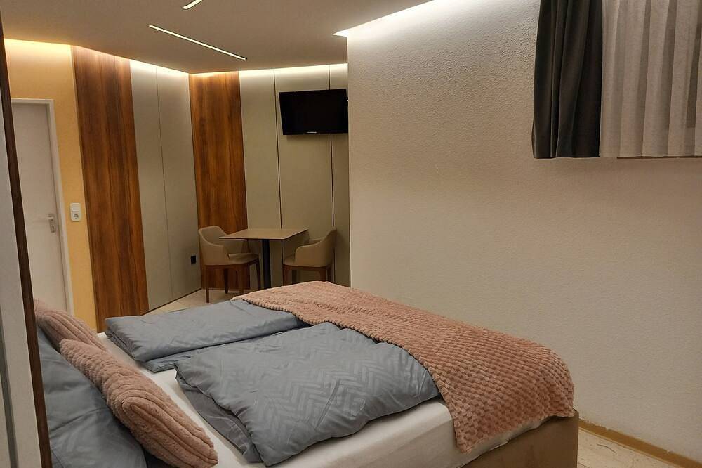 Hotel Hafez-Deluxe Doubleroom with Balcony 301 in Bad Salzuflen, Kreis Lippe