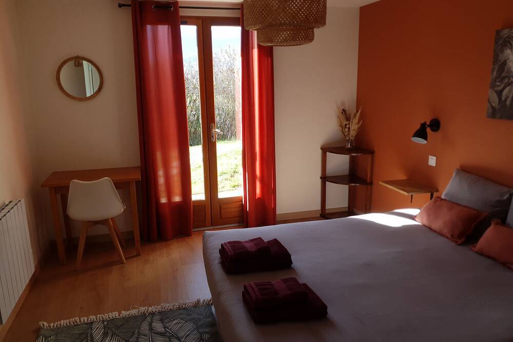Appartement entier, L' Aparté Nature ; gîte jusqu'à 6 personnes entre montagne et campagne in Jarrie, Isère