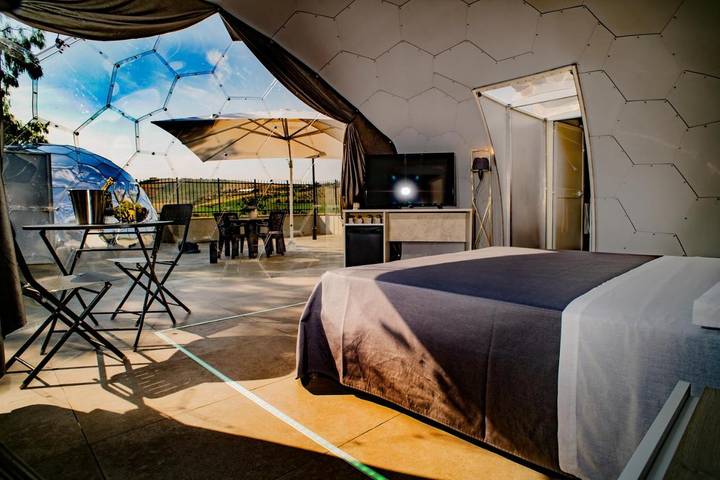 Camping per 2 persone, con terrazza e panorama nonché giardino e piscina, con animali domestici in Abruzzo