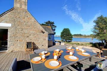 Gîte pour 9 personnes, avec terrasse et jardin à Trégastel