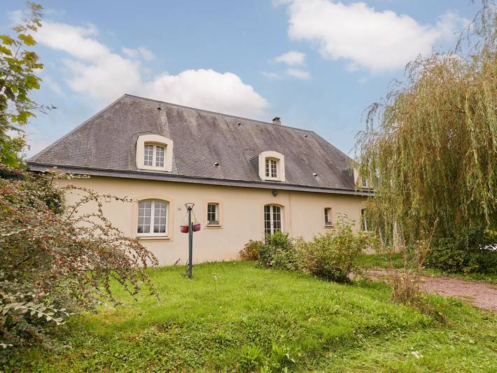 Location de vacances pour 8 personnes, avec terrasse et jardin, animaux acceptés à Fontenay-le-Pesnel