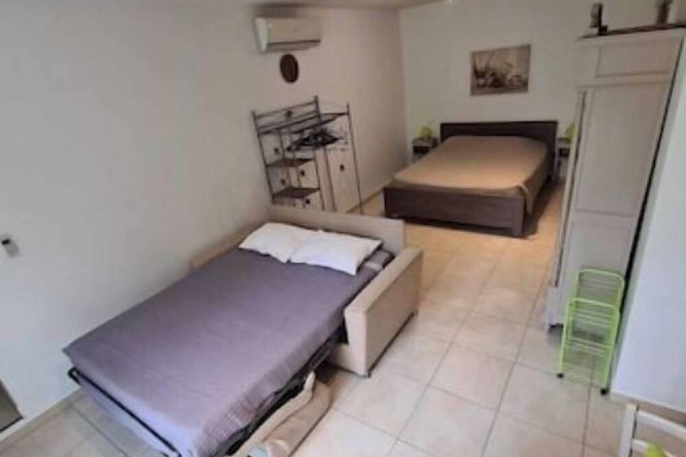 Appartement entier, Gite Les Cigales, Studio à 15mn des Plages, Nombreuses randonnées, in Gémenos, Côte méditerranéenne (France)