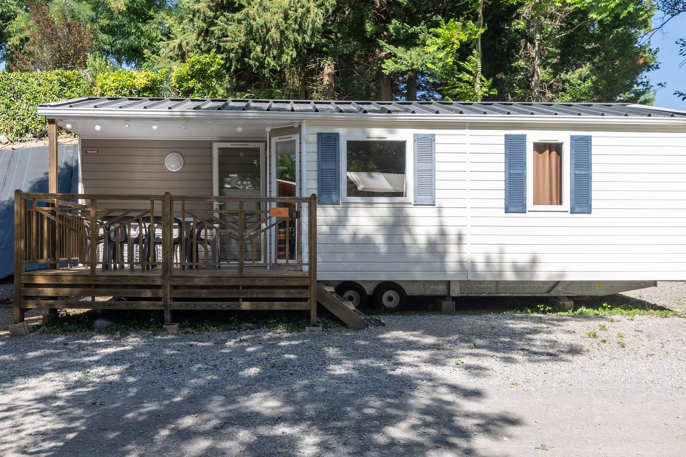 Mobil-home 'Confort A - 1-8 Pers' avec piscine partagée, terrasse privée et jardin commun in Lavilledieu, Ardèche