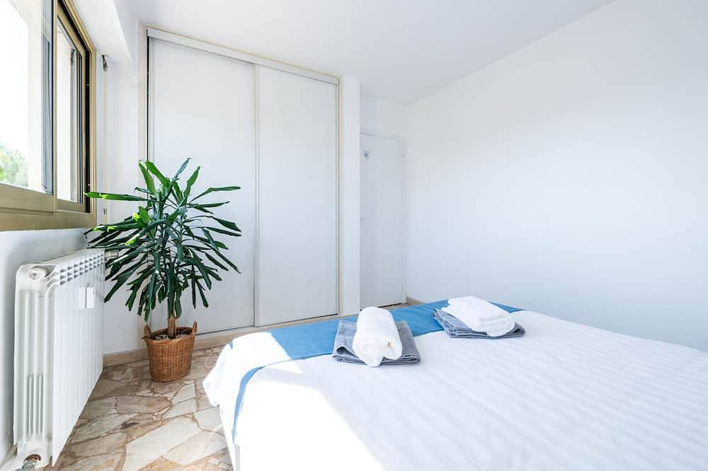 Appartement entier, Sea view, Beachfront, Quiet, Private Parking in Cros de Cagnes, Cagnes-sur-Mer