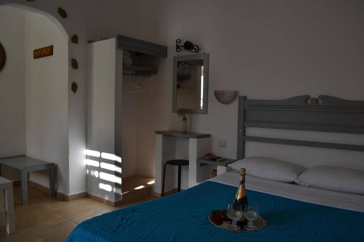 Maison d’hôte pour 2 personnes, avec jardin ainsi que vue et terrasse, animaux acceptés dans Skyros - 2