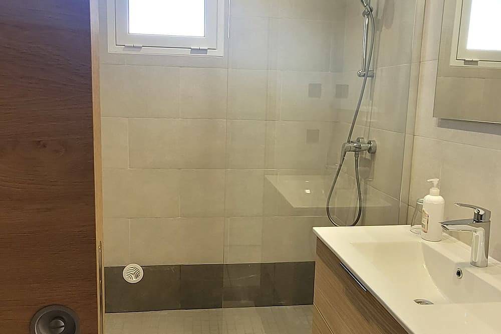 Villas Maristella, spacious and comfortable Oriente 2 steps from the beach! in Aregno, Calvi und Umgebung