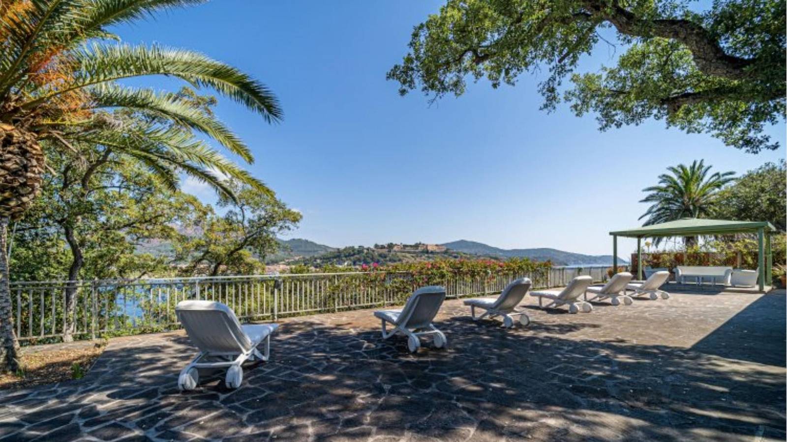 Prestigious private villa sleeping 12 located in a panoramic position with private access to the sea-Villa Rosa Naregno in Naregno, Ile d'Elbe