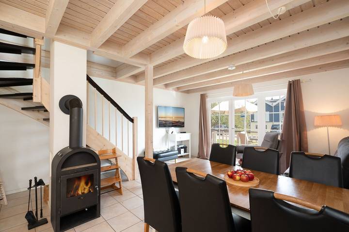 Ferienhaus für 6 Personen, mit Whirlpool und Terrasse sowie Garten und Sauna in Sierksdorf