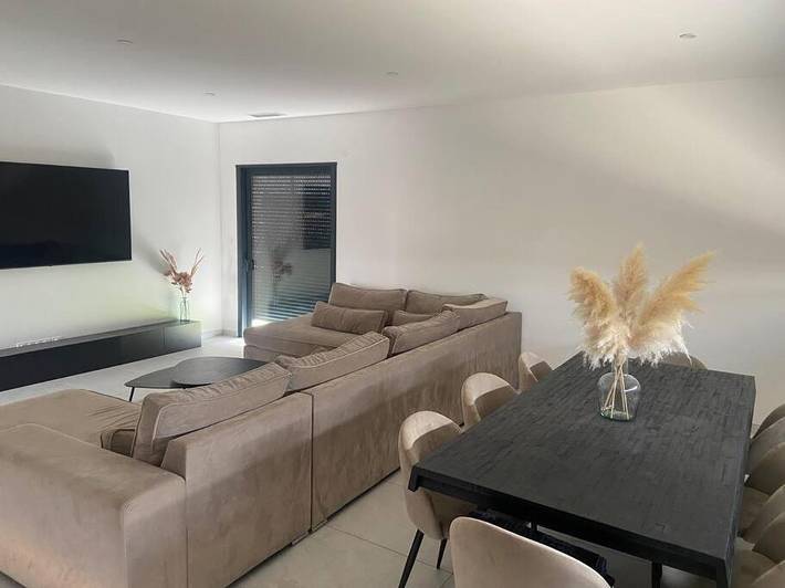 Location de vacances pour 6 personnes, avec piscine ainsi que terrasse et jardin à Villetelle - 3