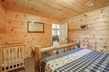 Lodge for 22 Guests in Hocking Hills, Ohio, Picture 1
