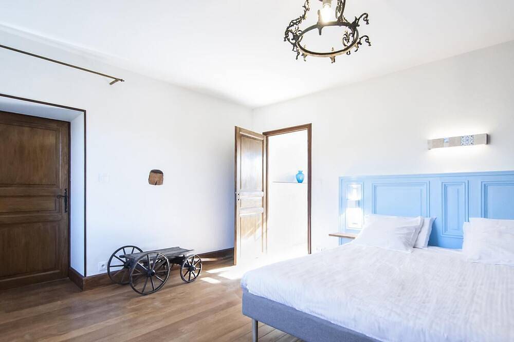 Double room-Deluxe-Ensuite-Garden view-Avec Hammam in Éguilly, Beaune region
