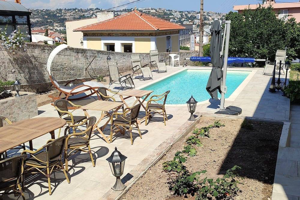 Geheel appartement, Beautiful air-conditioned studio with swimming pool in Saint-Laurent-du-Var, Cannes regio