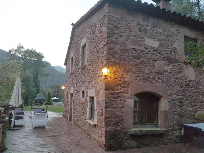 Casa rural para 6 personas, con sauna y piscina además de vistas y jardín, Se admiten mascotas en Valles Oriental
