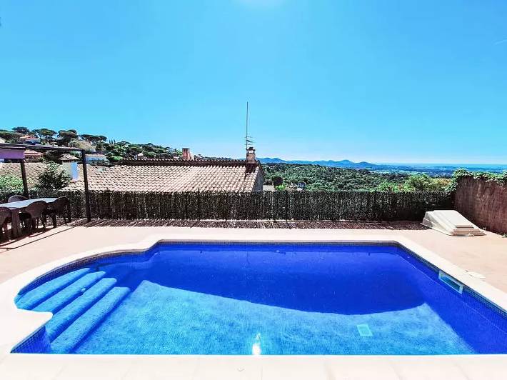 Villa für 6 Personen, mit Terrasse und Pool - 1