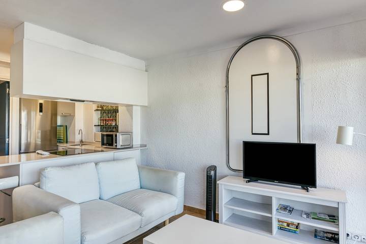 Apartamento entero, Apartamento '1a Linea Mar Port Llafranch' con vistas al mar, terraza privada y Wi-Fi in Llafranch, Palafrugell