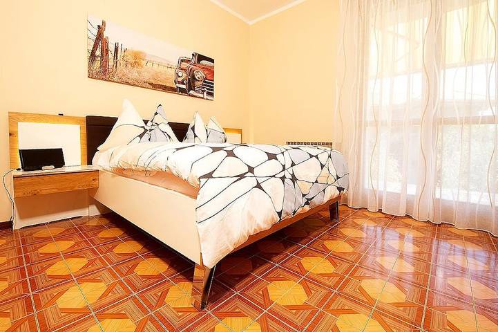 Ganze Wohnung, FeWo Arancia mit Schwimmbad, riesigem Balkon 250 Meter vom See,Ladestation 22 Kw in Maderno, Toscolano-Maderno