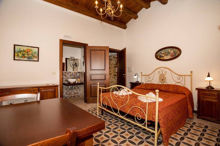 Entire apartment, ‘Arcaloro Resort’ Apartment with Shared Pool and Wi-Fi in Sant'Angelo di Brolo, Monti Nebrodi