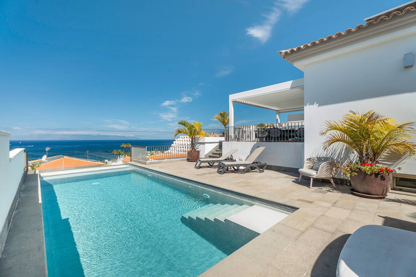 Villa de vacaciones 'Arenas 3 Playa La Arena' con vistas al mar, Wi-Fi y aire acondicionado in Puerto de Santiago, Santiago del Teide