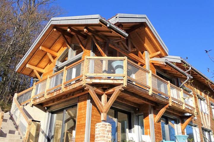 Gîte pour 8 personnes, avec Balcon et Jacuzzi ainsi que Jardin et Sauna à Uzemain