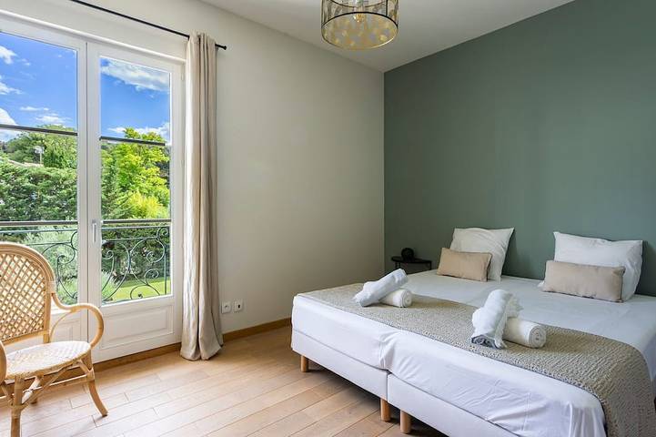 Location de vacances pour 8 personnes, avec terrasse et jardin à Saint-Étienne-du-Grès - 2