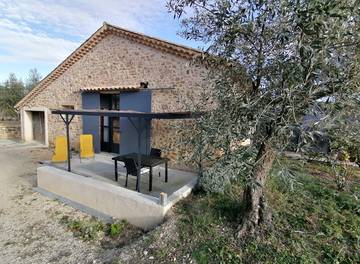 Gîte pour 2 personnes, avec jardin ainsi que terrasse et piscine dans la Drôme