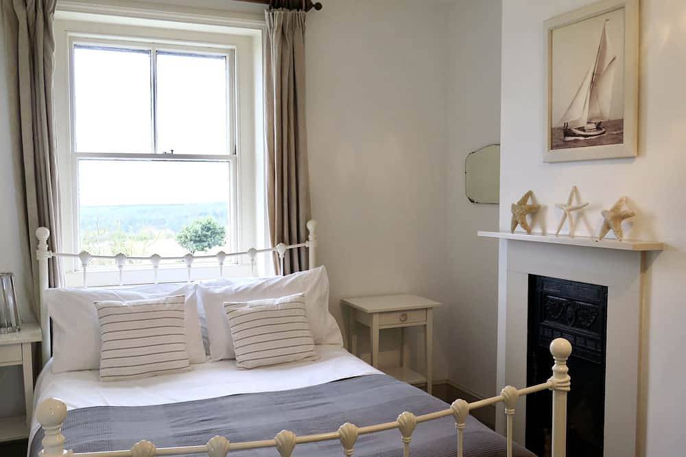 Coastguard Cottage With Sea Views in Hastings, East Sussex