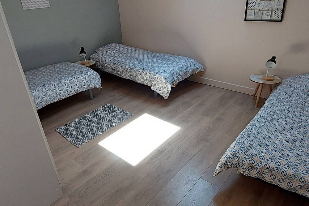 Gîte \"Rendez vous Morvan\" 15 pers Piscine chauffée 15/05 au 15/09 Terrain Tennis in Chastellux-sur-Cure, Parc naturel régional du Morvan