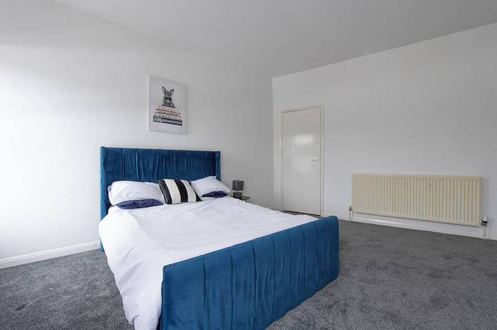 Ganze Wohnung, Perfect 1-bedroom in a 5 bedroom apartment in lovely Chatham for your stay. in Chatham (Großbritannien), Kent Downs