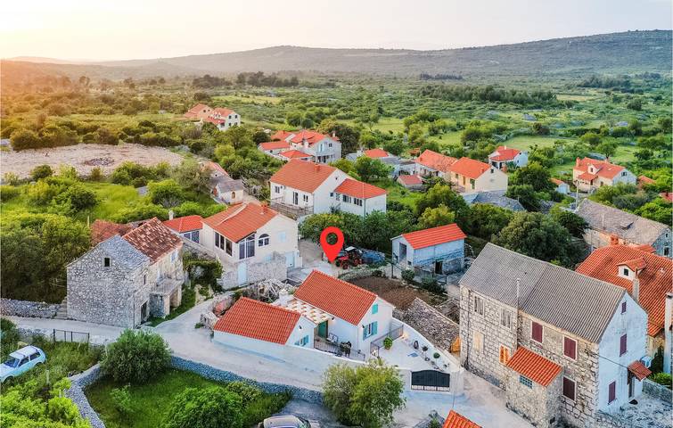 Gemütliche Ferienwohnung mit Terrasse, Küche, WLAN und Parkplatz in Milna, Brac