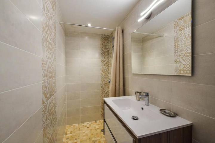 Location de vacances pour 25 personnes, avec jardin ainsi que piscine et balcon à Bretenoux - 4