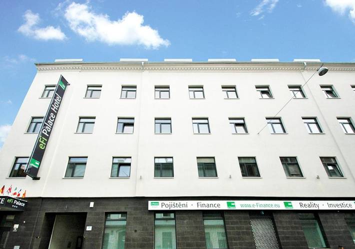 Hôtel pour 4 personnes, avec balcon et piscine ainsi que vue et sauna à Brno - 3