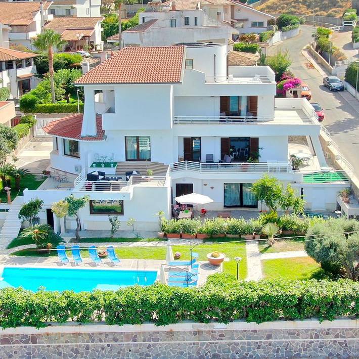 B&b per 6 persone, con Idromassaggio e Terrazza nonché Giardino e Piscina a Crotone