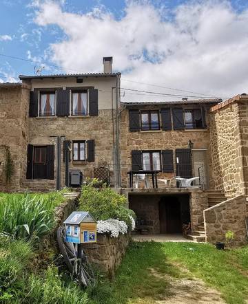 Gîte pour 5 personnes, avec vue et terrasse à Empurany