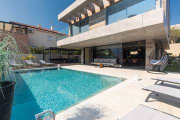 Villa für 8 Personen in Baska, Krk, Bild 3