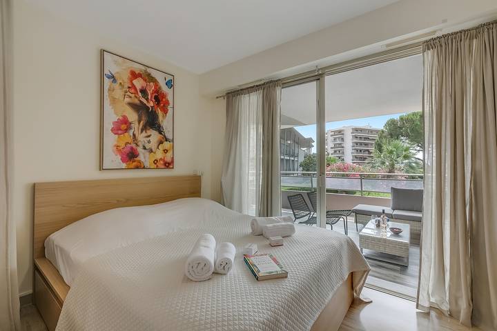 Appartement entier, Studio Near Beach, Sea View & Garage in Antibes, Côte méditerranéenne (France)