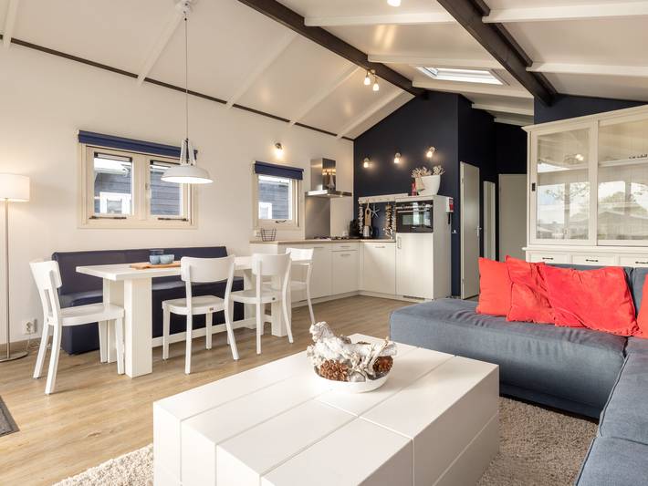 Modernes Chalet in der Nähe des Sneeker Sees in Friesland