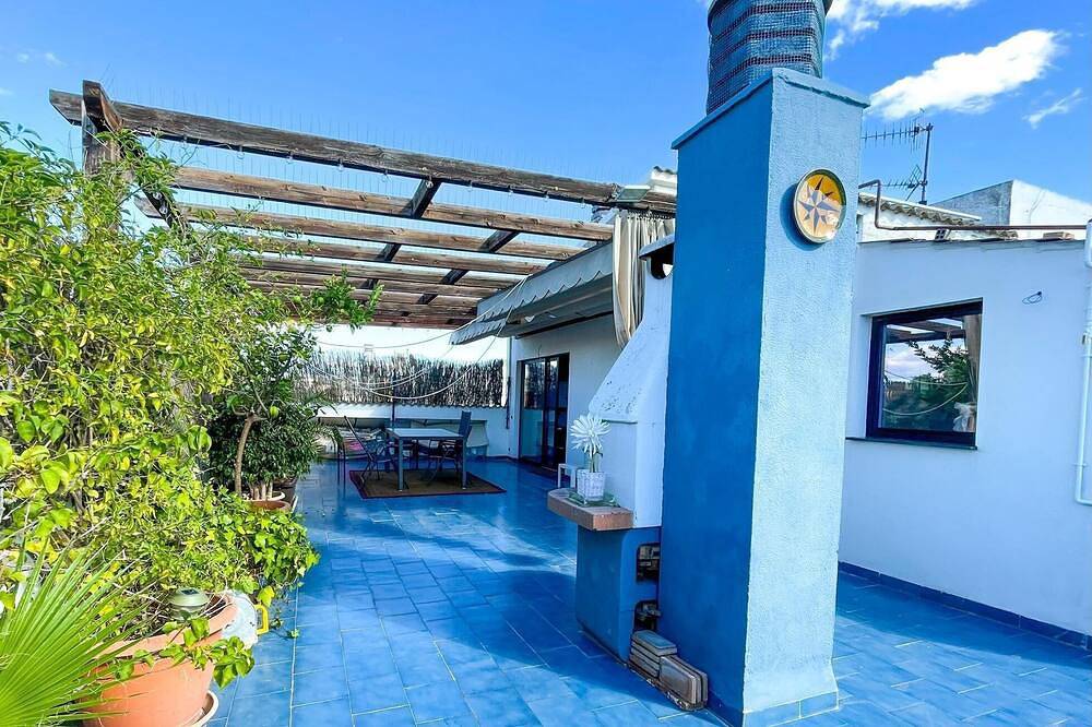 Entire apartment, Modern Penthouse w/ Pool + Roof Terrace by Hostem in Vilanova i la Geltrú, Garraf