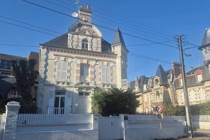 Gîte pour 2 personnes, avec jardin dans Grand Casino de Cabourg