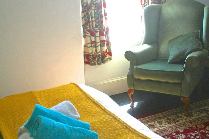 Luxurious, spacious, sunny town house 3 mins walk to the sea. in Penzance, Cornwall