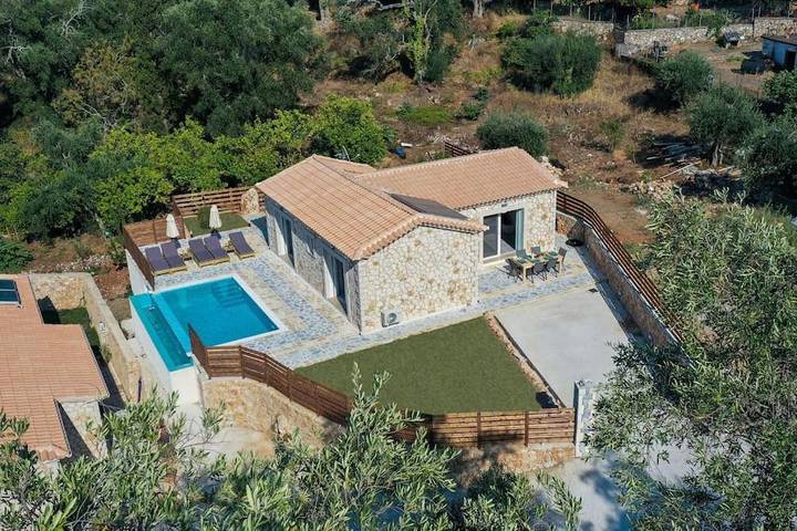 Gîte pour 5 personnes, avec vue ainsi que jardin et piscine dans Liapádes - 2