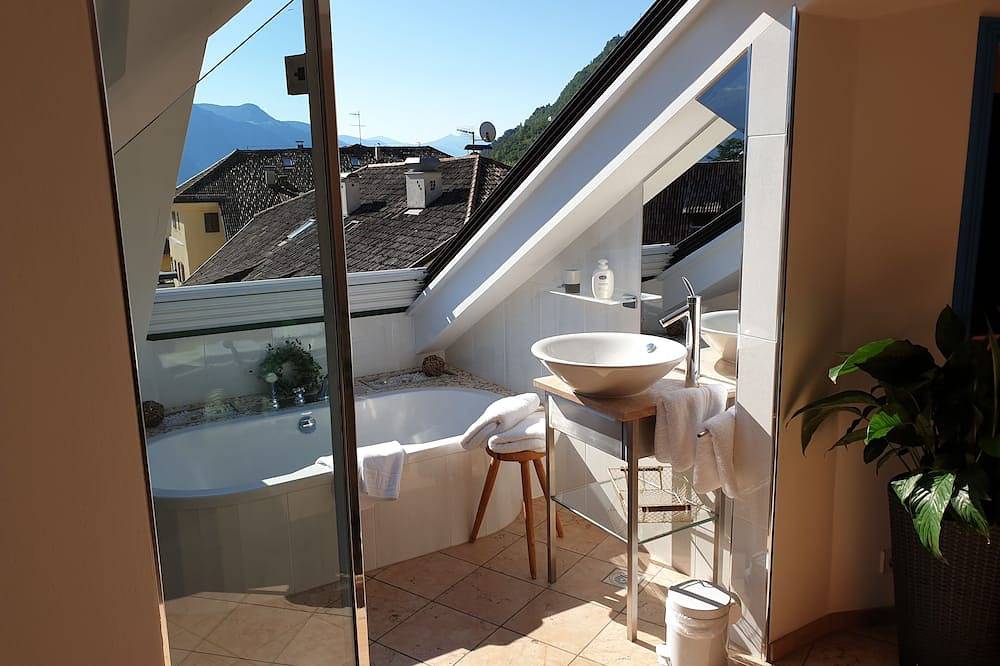 Ganze Wohnung, Über den Dächern von Lana - Blaue Wohnung mit Terrasse und Sauna - viadolcevita in Oberlana, Lana