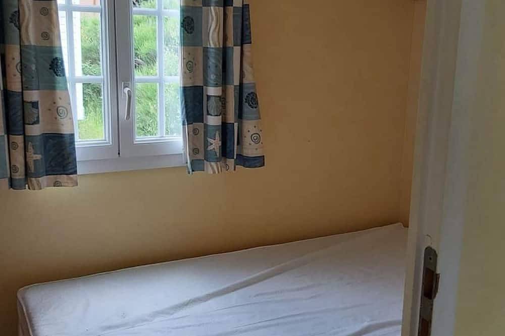 Mobile home with terrace - 3 guests in La Tour-d'Auvergne, Volcans d'Auvergne Regional Nature Park