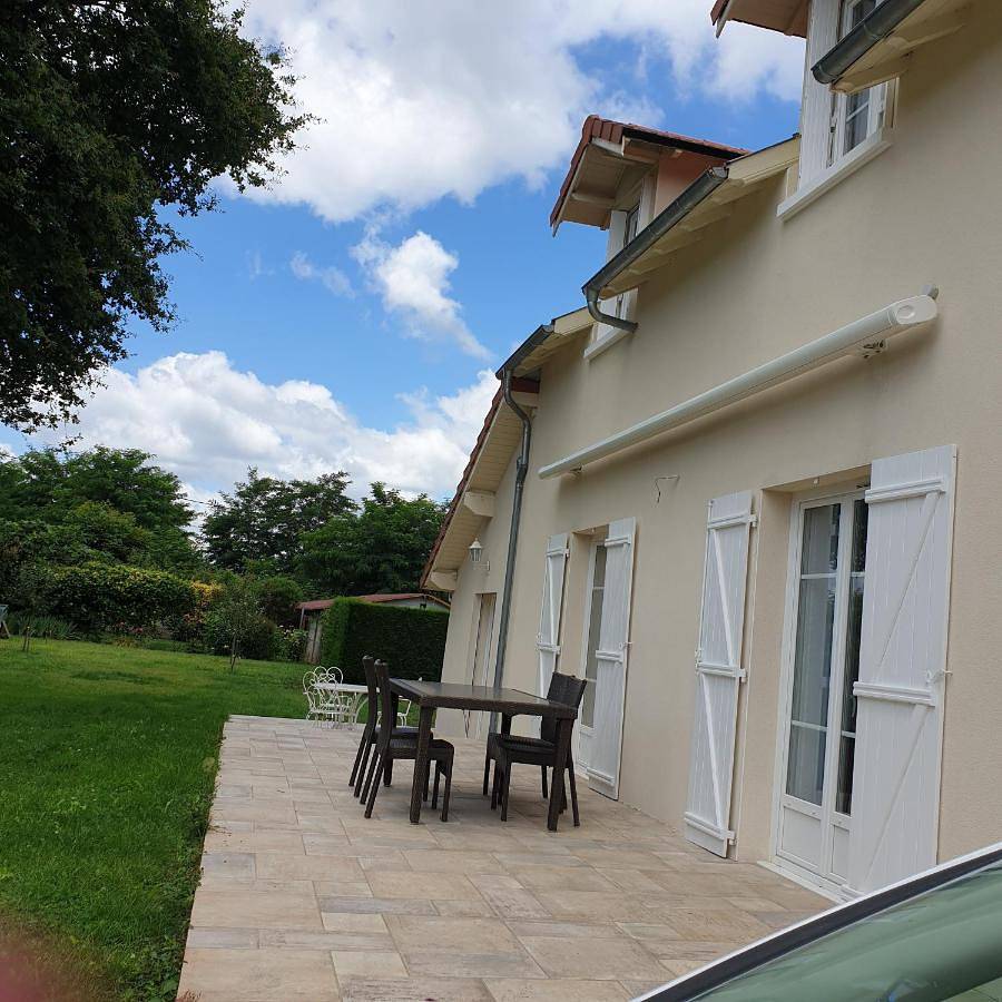 Appartement de vacances entier, Logement indépendant chez l'habitant, situé dans les Pyrénées in Bordères-sur-l'Échez, Hautes-Pyrénées