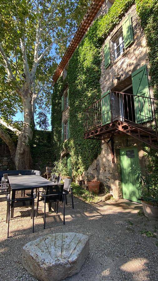 Location de vacances pour 12 personnes, avec piscine ainsi que vue et jardin à Fontès - 3