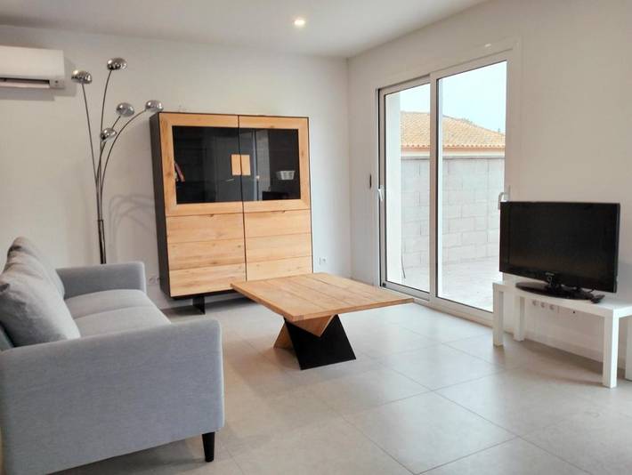 Location de vacances pour 4 personnes, avec jardin ainsi que vue et terrasse à Pinet (homonymie) - 3