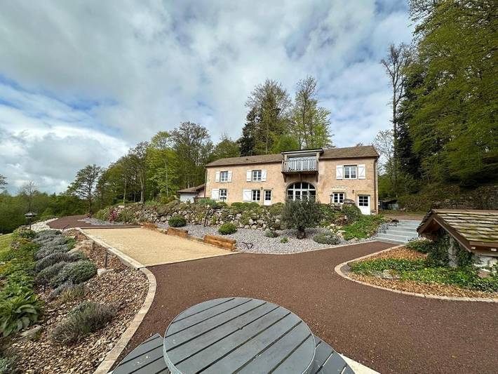 Location de vacances pour 12 personnes, avec Balcon et Terrasse ainsi que Jardin et Vue dans La Lanterne-et-les-Armonts